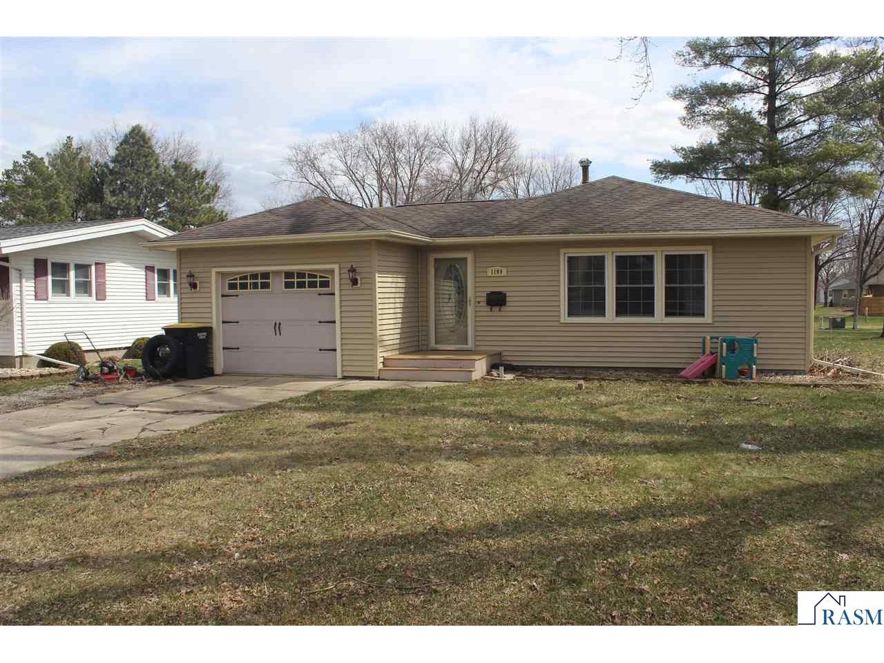 1109 S Moore Street Blue Earth MN 56013 7039900 image1