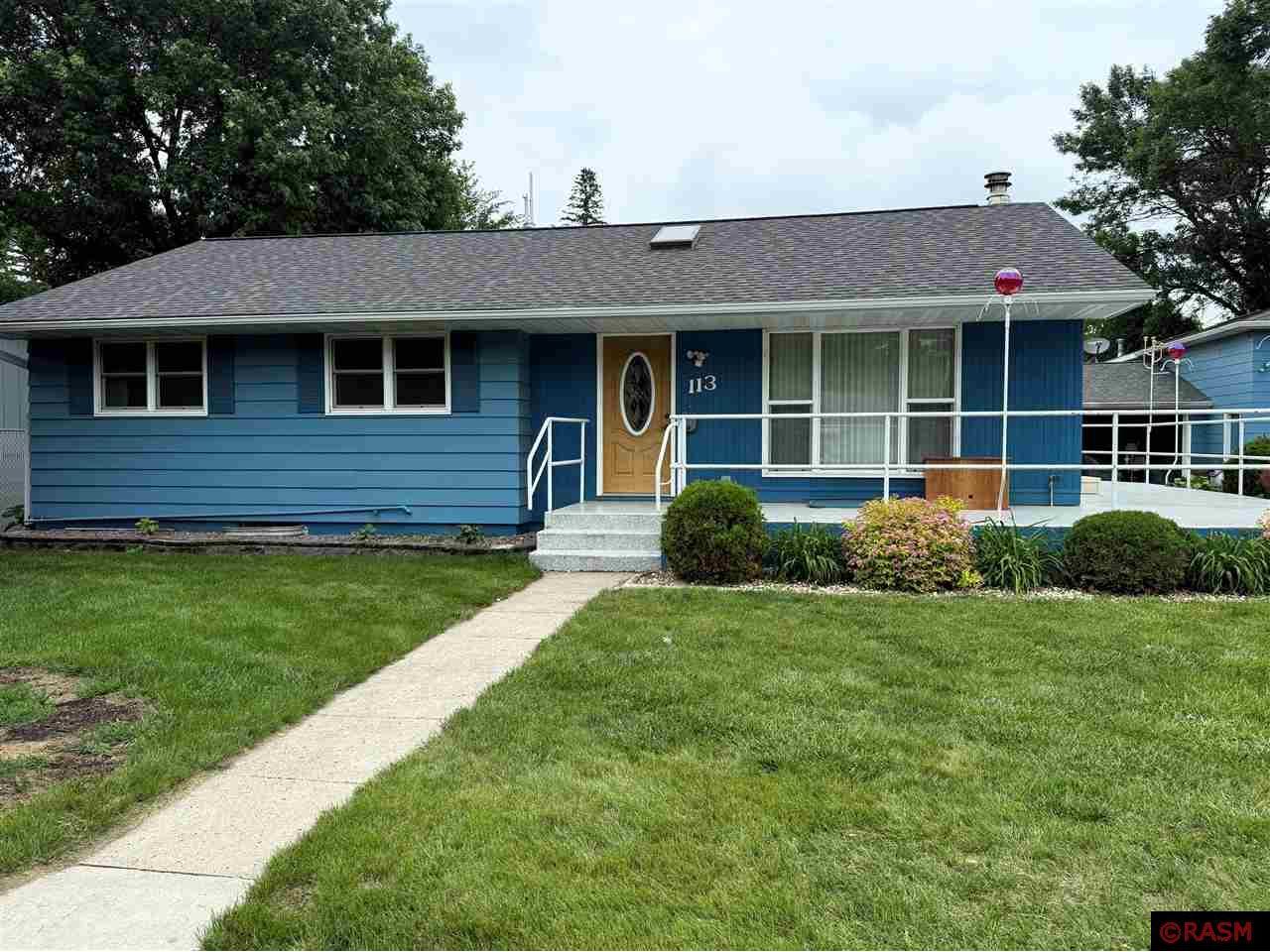 113 Third St NE Madelia MN 56062 7037784 image1