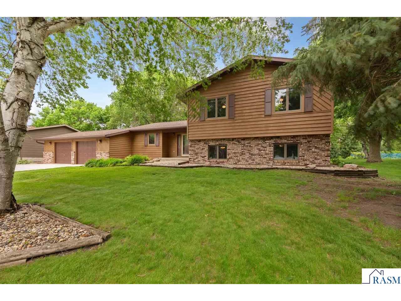1139 N 10th Street Saint James MN 56081 267040476 image1