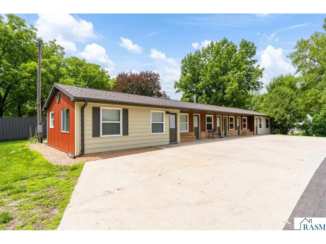 1208 E Elm Avenue Waseca MN 56093 - Clear Lake 7035333 image1