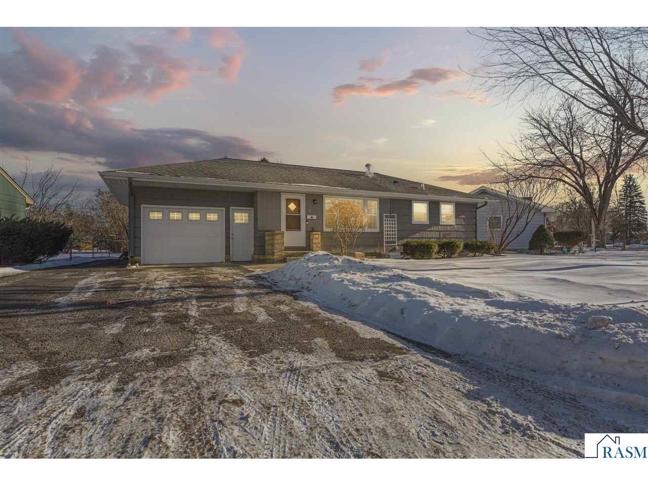 121 N Mayfair Drive Mankato MN 56001 7039401 image1