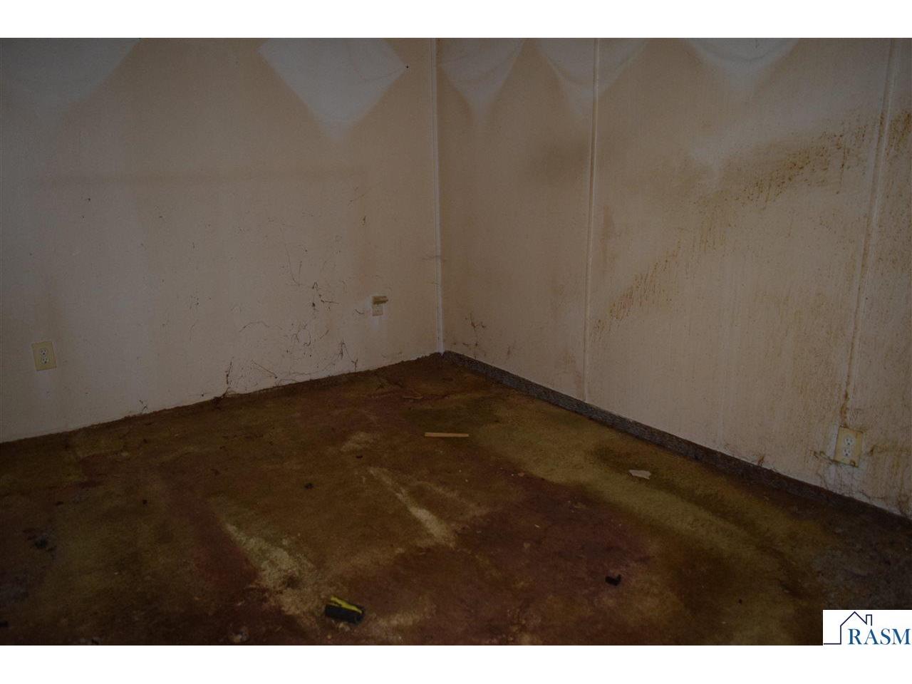 1415 N Elm St Fairmont MN 56031 7039221 image3