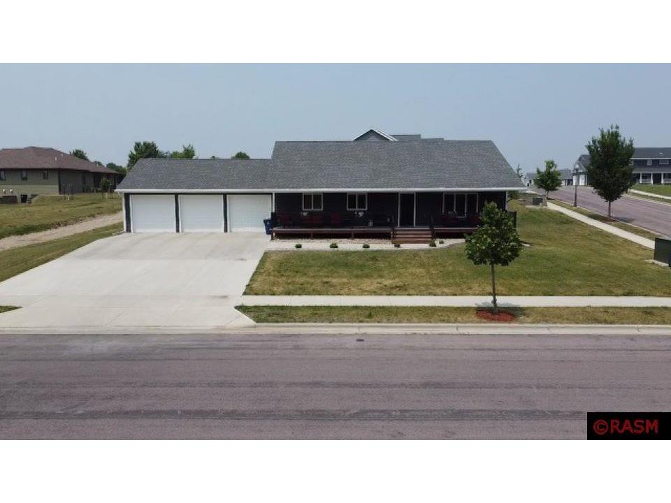 1426 Maplewood Drive New Ulm MN 56073 7032636 image1