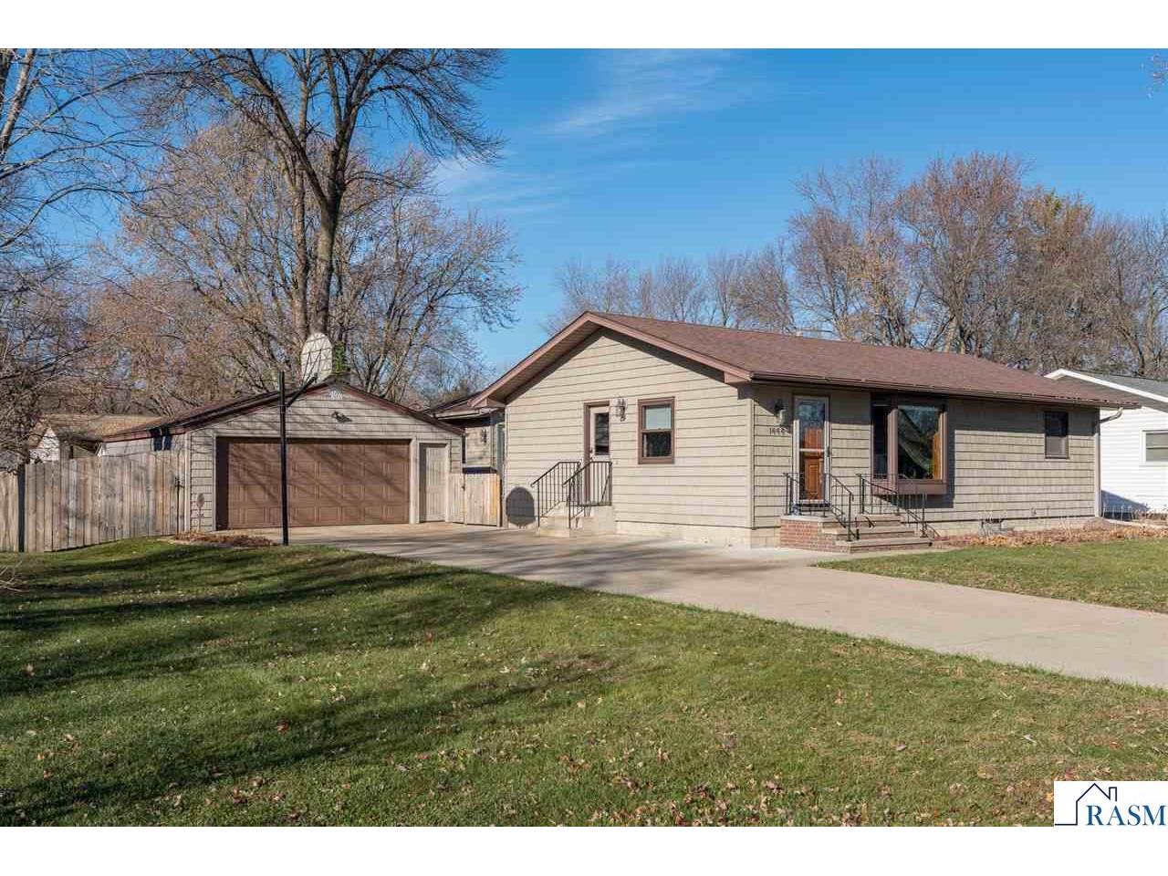 1444 Howard Street Saint Peter MN 56082 7039123 image1