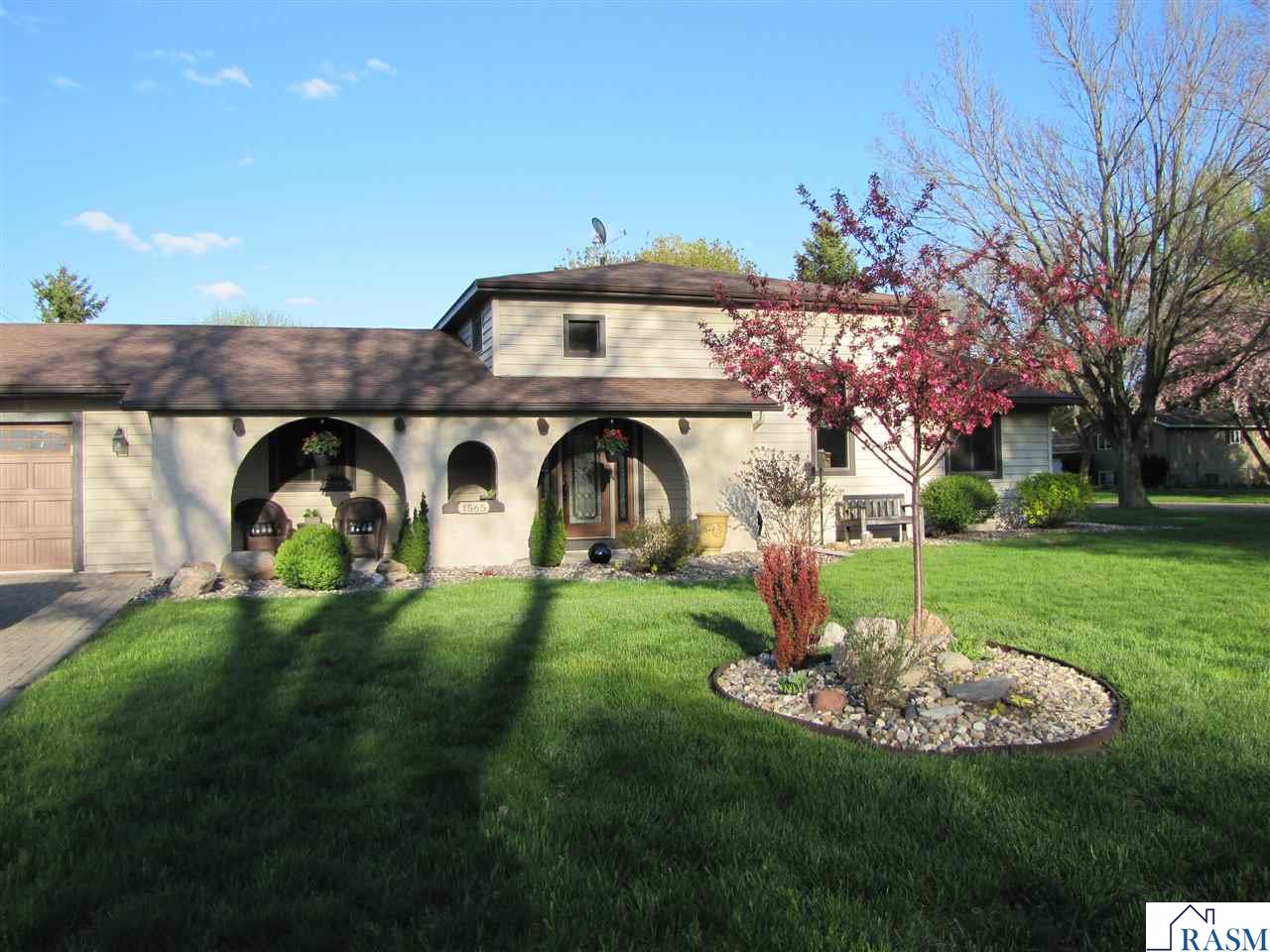 1565 Commerce Drive North Mankato MN 56003 7040202 image3