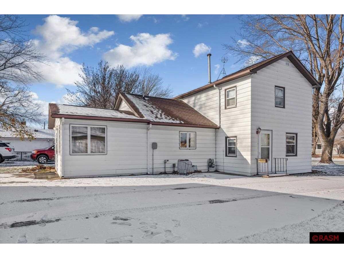 16 SE 5th Street Madelia MN 56062 7036456 image1