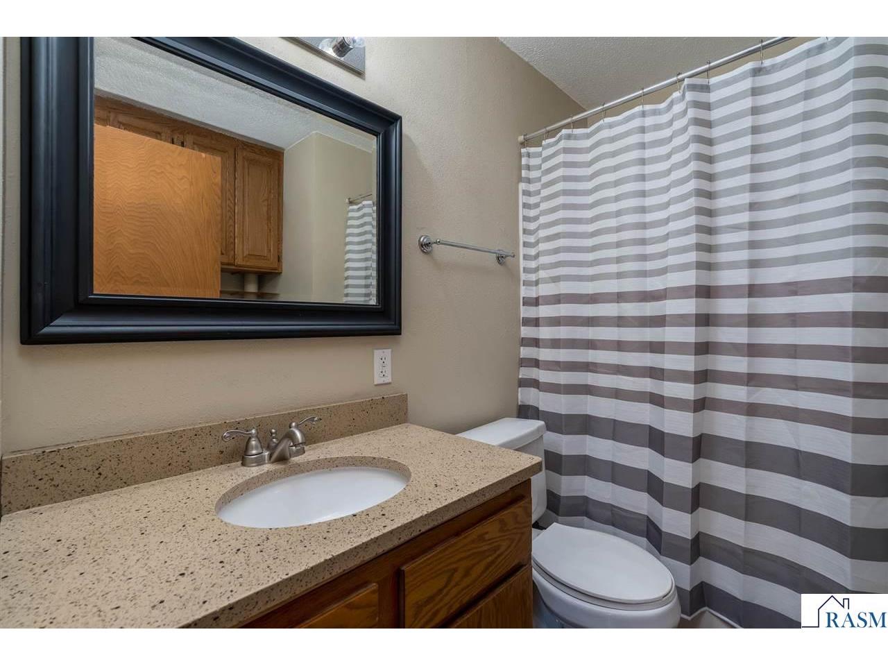 1655 Valley View Drive North Mankato MN 56003 267040884 image18