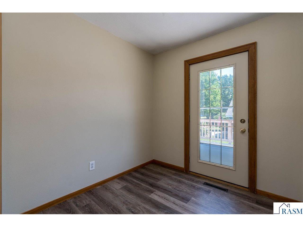 1655 Valley View Drive North Mankato MN 56003 267040884 image7