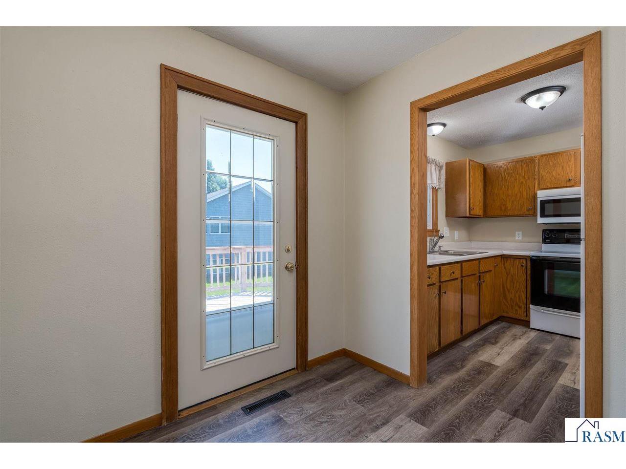 1655 Valley View Drive North Mankato MN 56003 267040884 image8