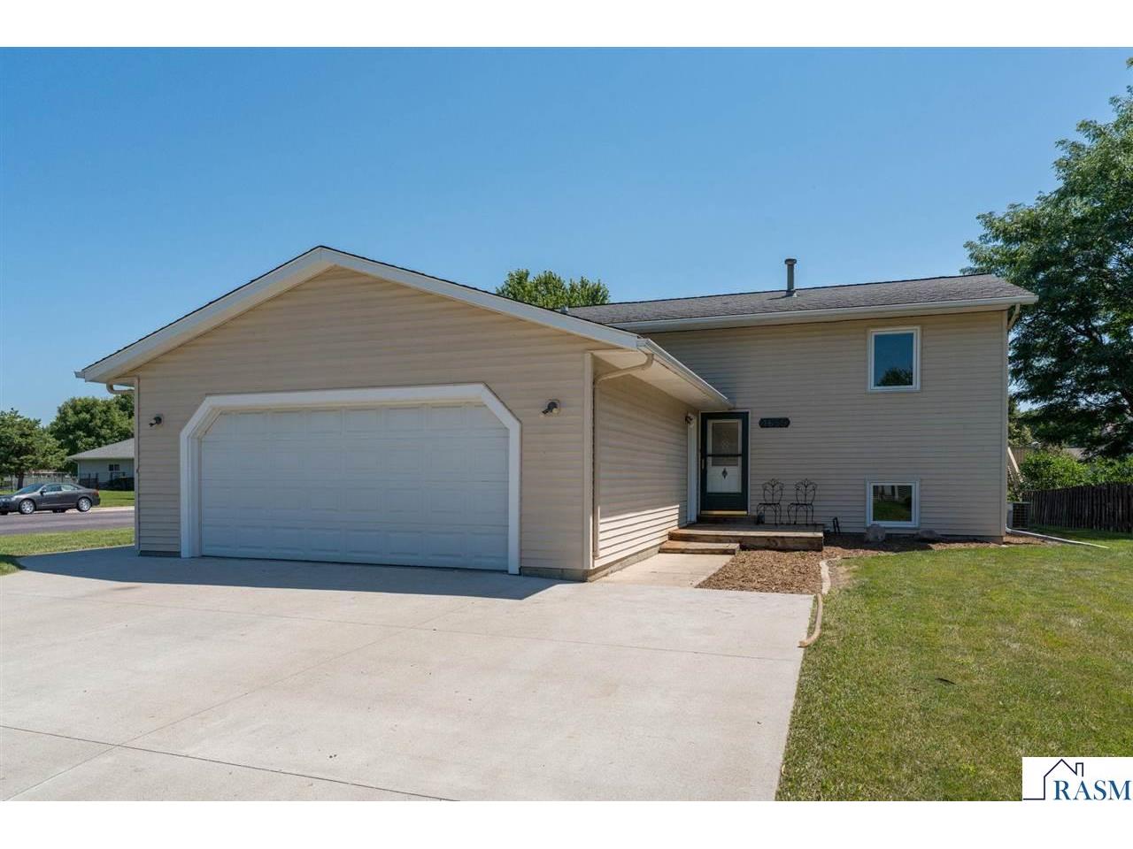 1655 Valley View Drive North Mankato MN 56003 267040934 image1