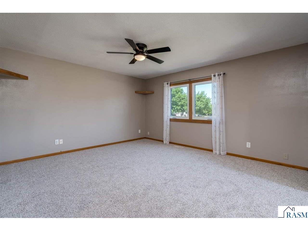 1655 Valley View Drive North Mankato MN 56003 267040934 image3