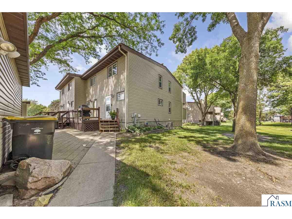 1686 LaMar Drive North Mankato MN 56003 7038259 image1