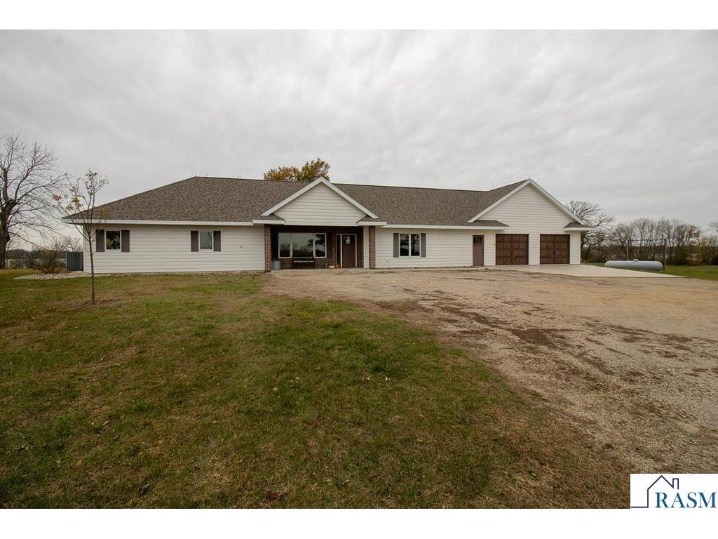 19466 521st Avenue Lake Crystal MN 56055 - Loon 7039049 image1