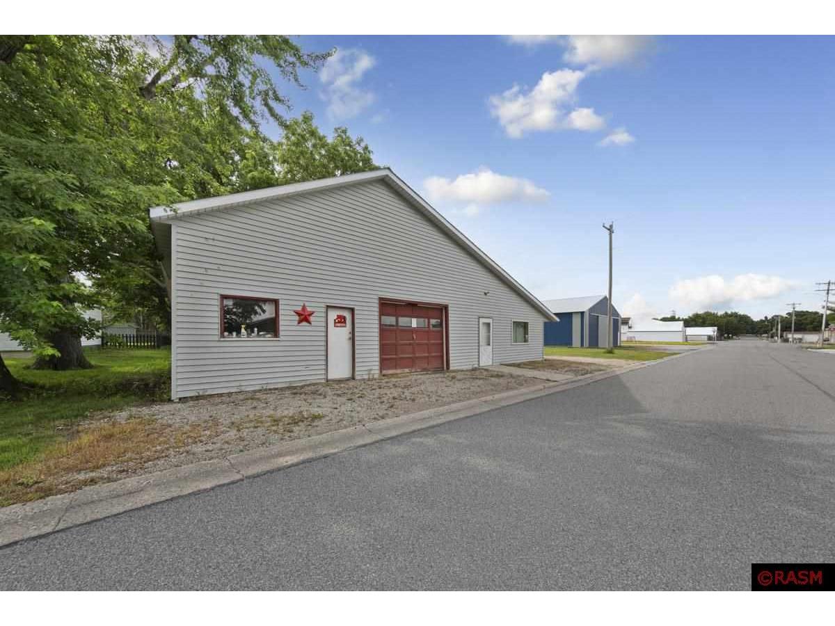 20 S Renville Street Winthrop MN 55396 7038118 image3