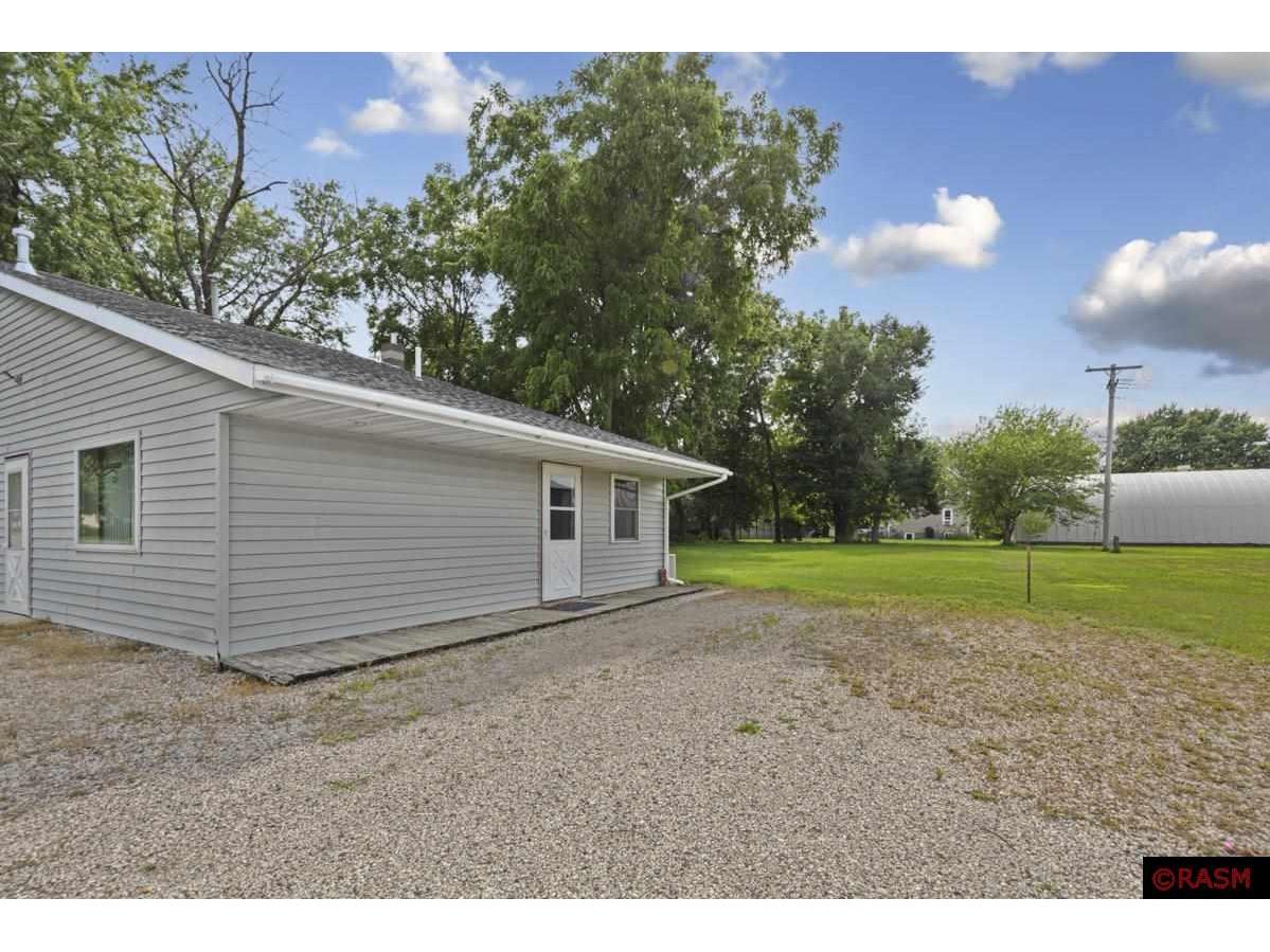 20 S Renville Street Winthrop MN 55396 7038118 image5