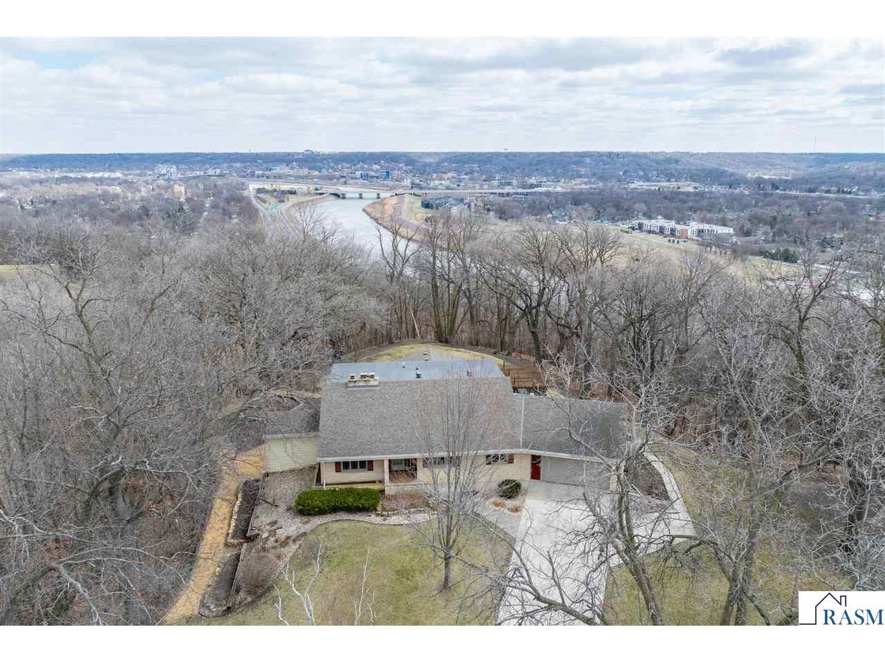 2000 Roe Crest Drive North Mankato MN 56003 7039877 image1