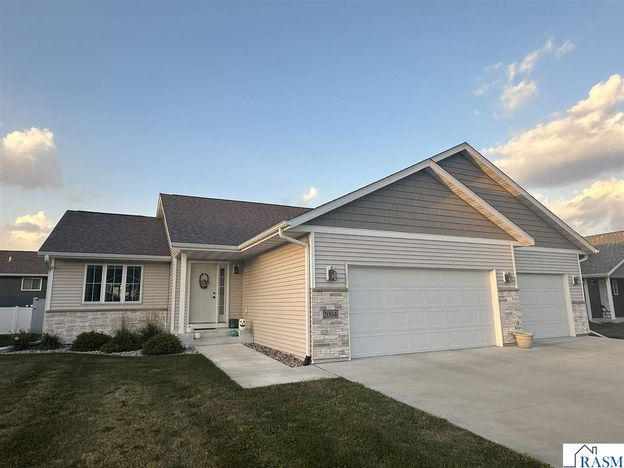 2004 Bluestem Drive Mankato MN 56001 7038741 image1