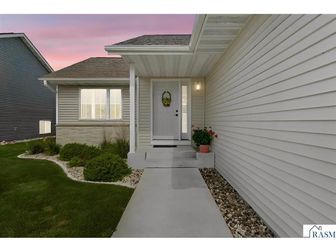 2004 Bluestem Drive Mankato MN 56001 7040243 image1