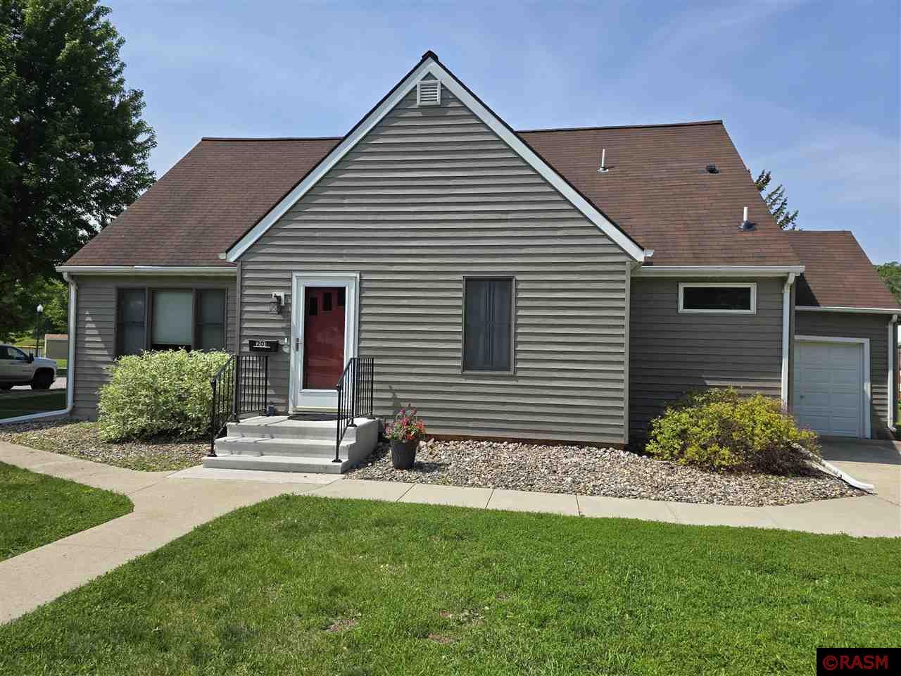 201 Garden St N New Ulm MN 56073 7037564 image1