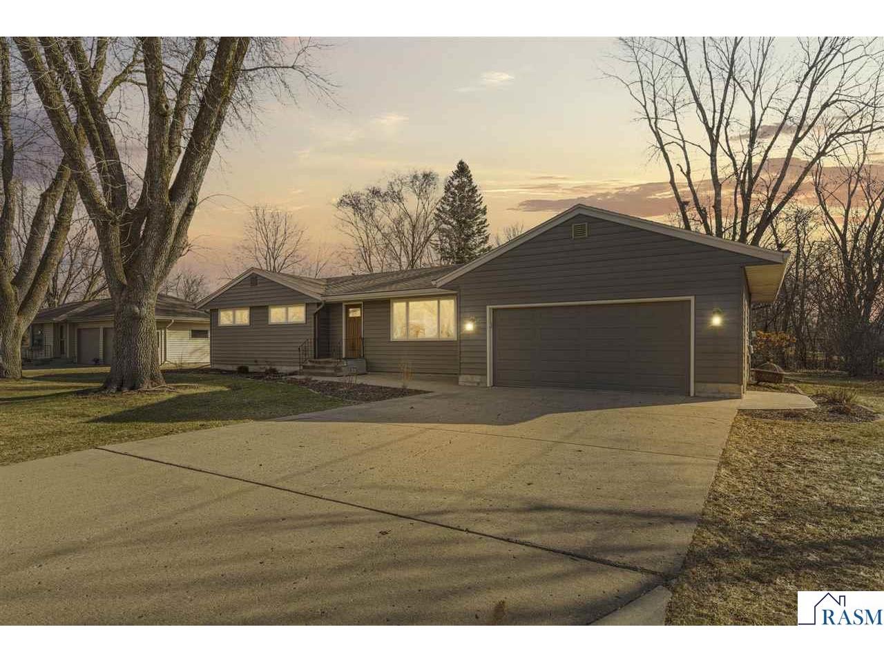 2028 Roe Crest Drive North Mankato MN 56003 7039647 image1