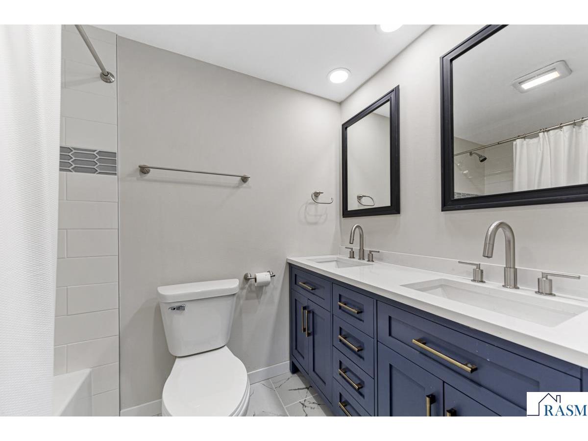 205 N Park Avenue Vernon Center MN 56090 7038548 image13