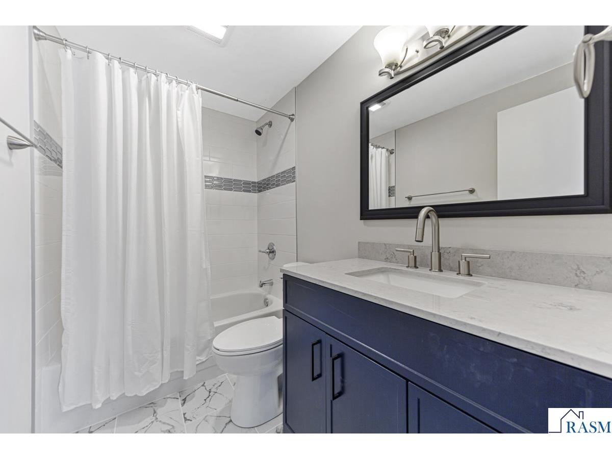 205 N Park Avenue Vernon Center MN 56090 7038548 image19