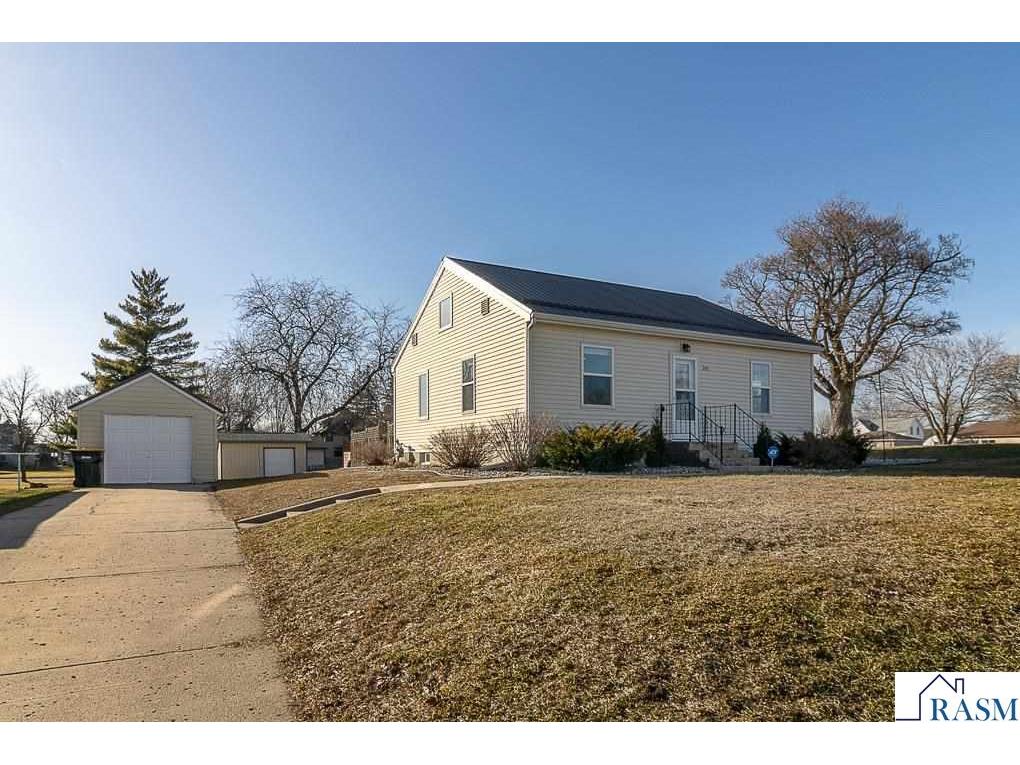 205 Park St N Fairfax MN 55332 7039587 image1