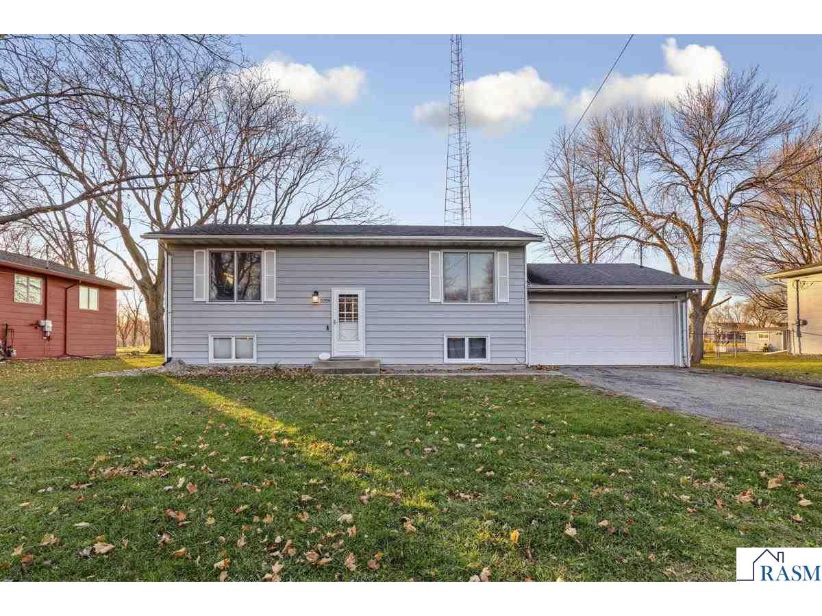 2059 Roe Crest Drive North Mankato MN 56003 7039129 image1