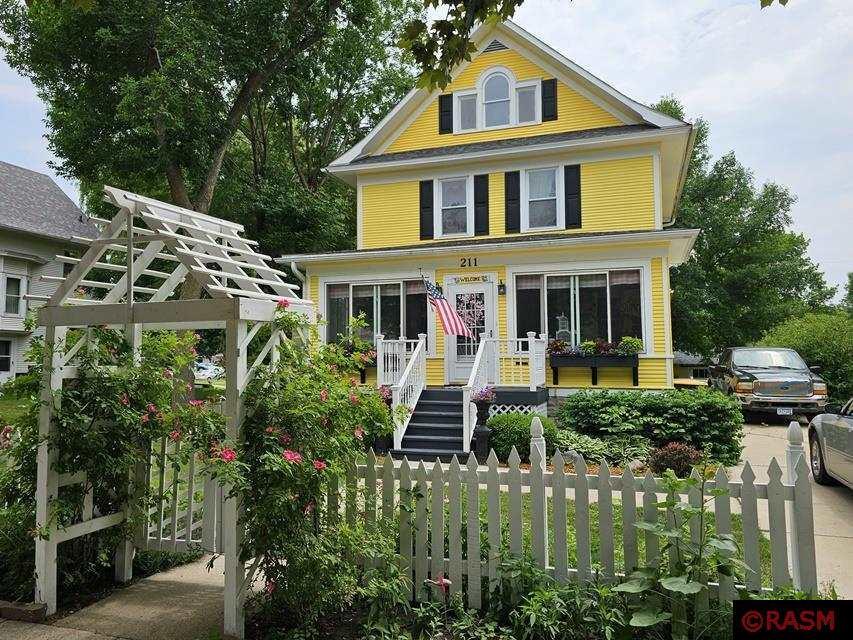211 W 7th Street Blue Earth MN 56013 7032576 image1