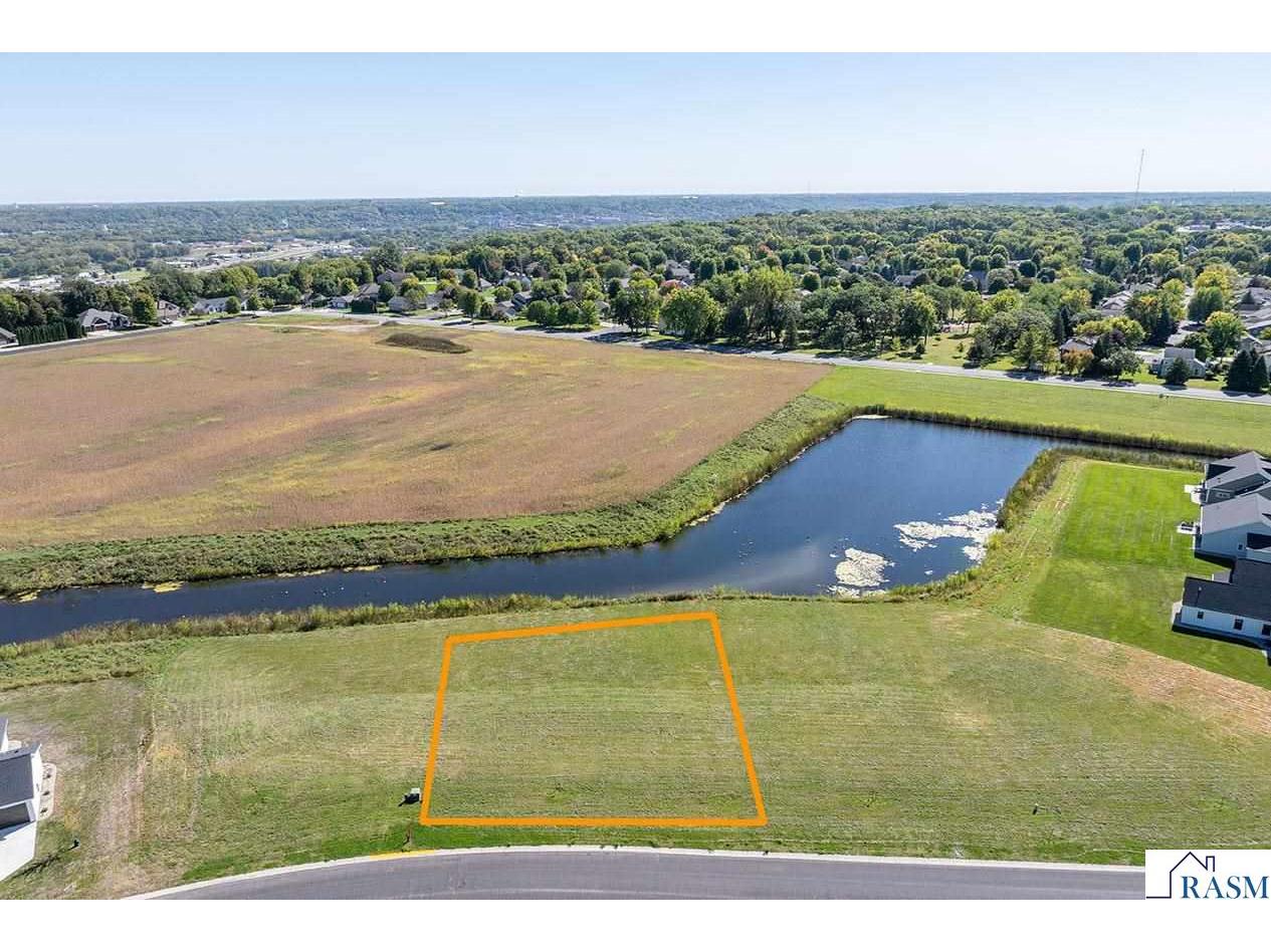 2124 Deerwood Drive North Mankato MN 56003 267040802 image1