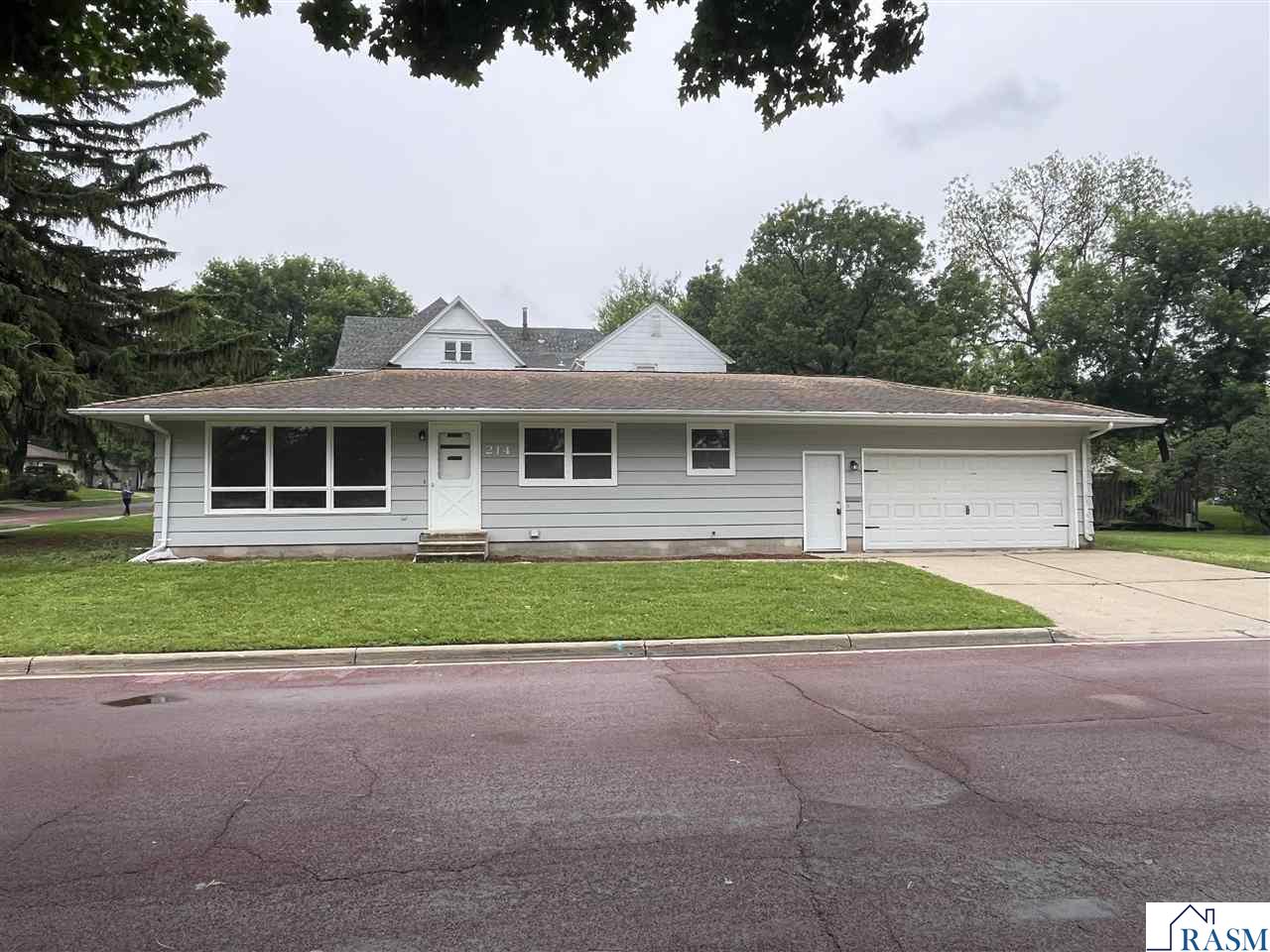 214 S 10th Street Saint James MN 56081 7037720 image1
