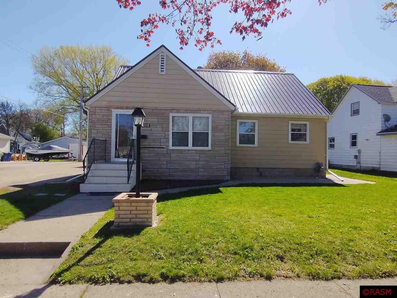 215 SW 6th Avenue, Sleepy Eye, MN 56085 MLS 7026963 Edina Realty