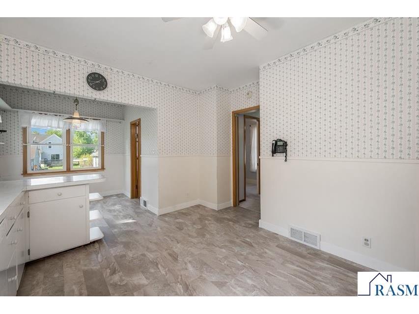 216 E 1st Street Blue Earth MN 56013 7040320 image12