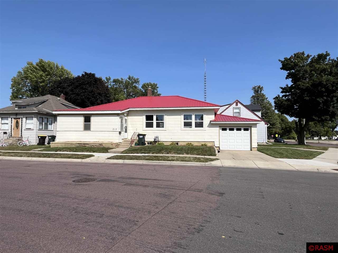 217 S 4th Street Saint James MN 56081 7035924 image1