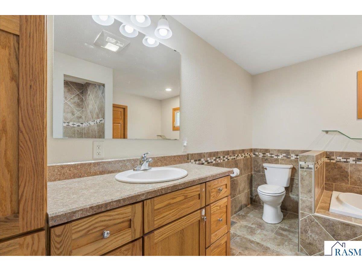219 SE 5th Street Madelia MN 56062 267040944 image18