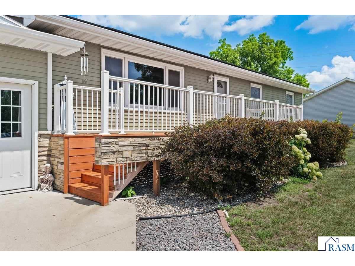 219 SE 5th Street Madelia MN 56062 267040944 image2