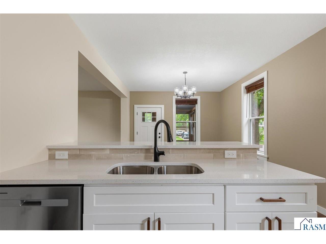 220 W 5th Street Mankato MN 56001 267040658 image16