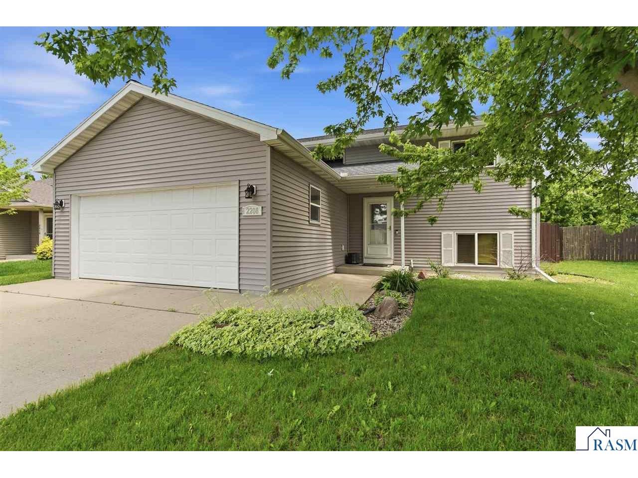 2208 Fairbanks Drive North Mankato MN 56003 7040435 image1