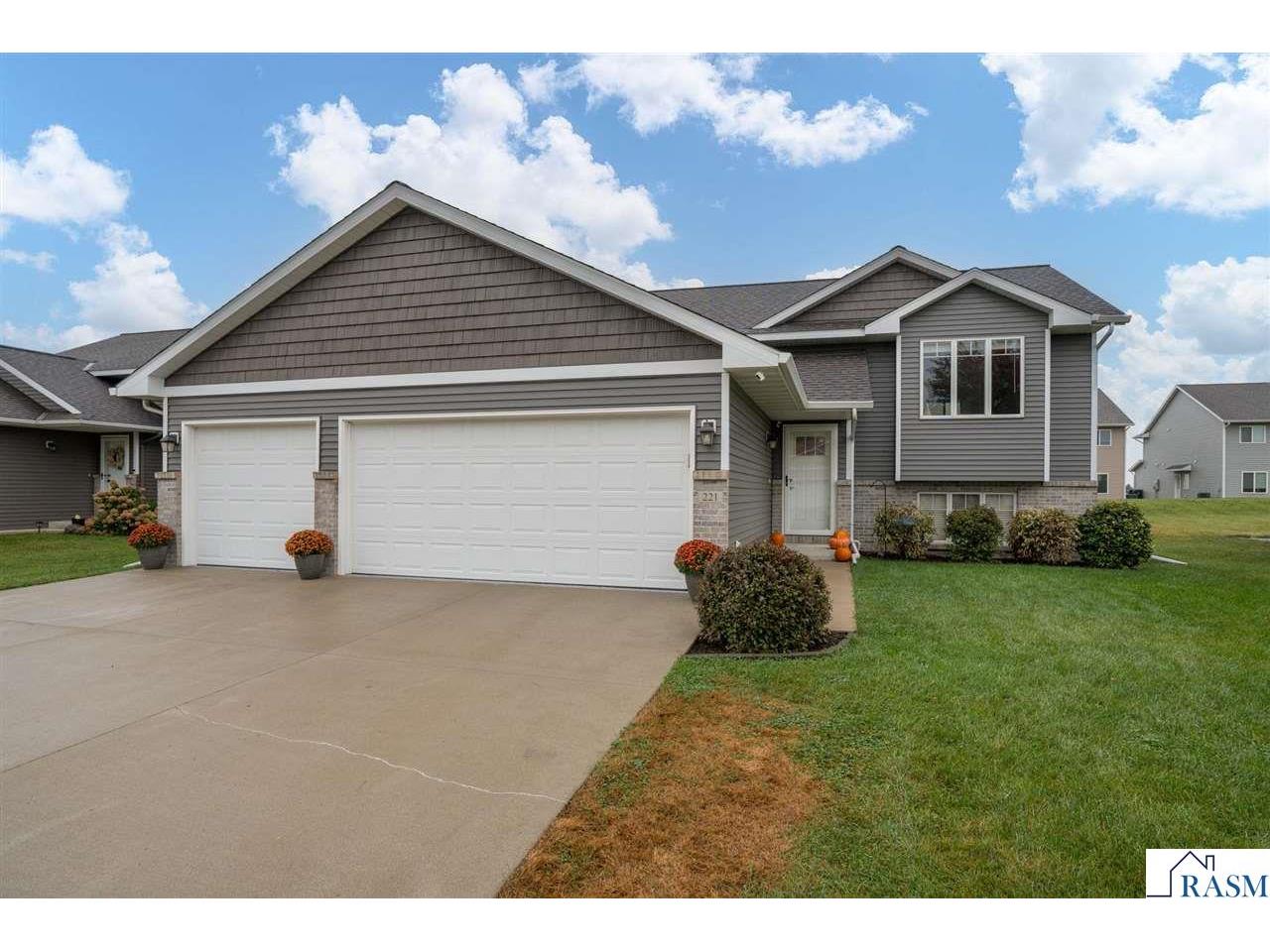 221 Cypress Drive Mankato MN 56001 7038929 image1