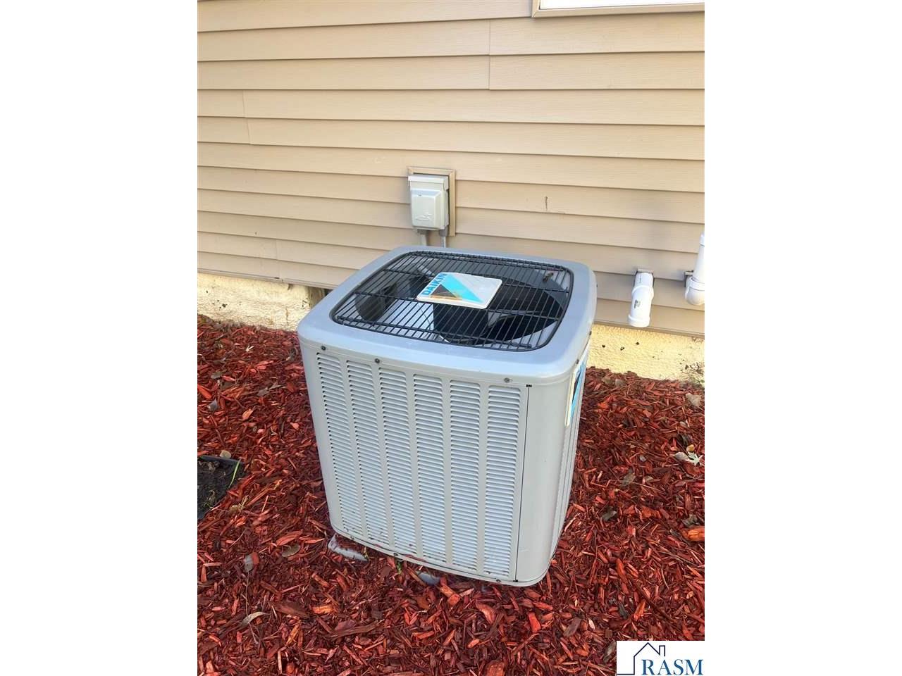 221 W Main Street Saint Clair MN 56080 7038944 image3