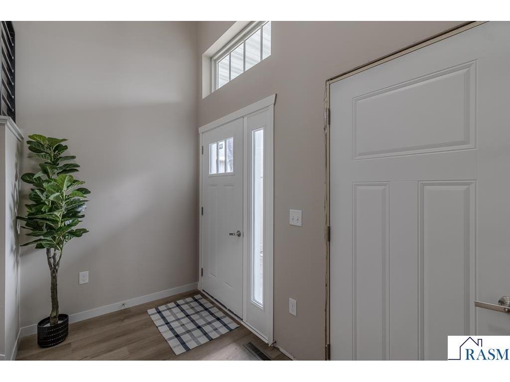 2216 Lake Avenue New Ulm MN 56073 7037851 image2