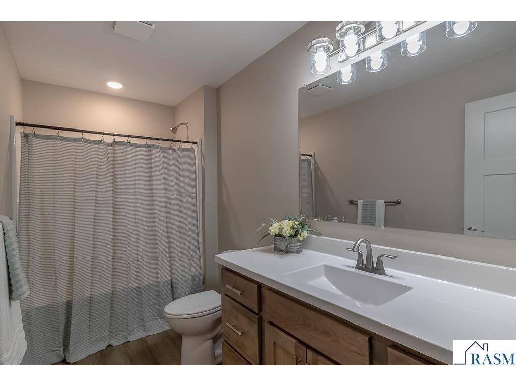 2216 Lake Avenue New Ulm MN 56073 7037851 image23