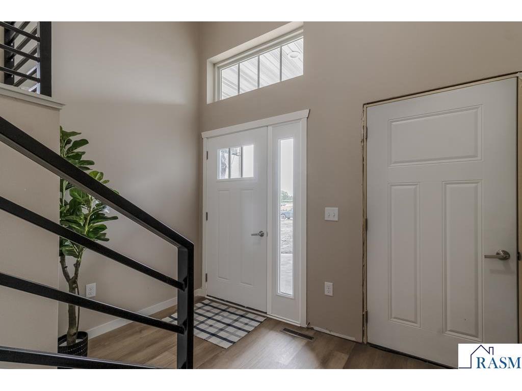 2216 Lake Avenue New Ulm MN 56073 7037851 image3