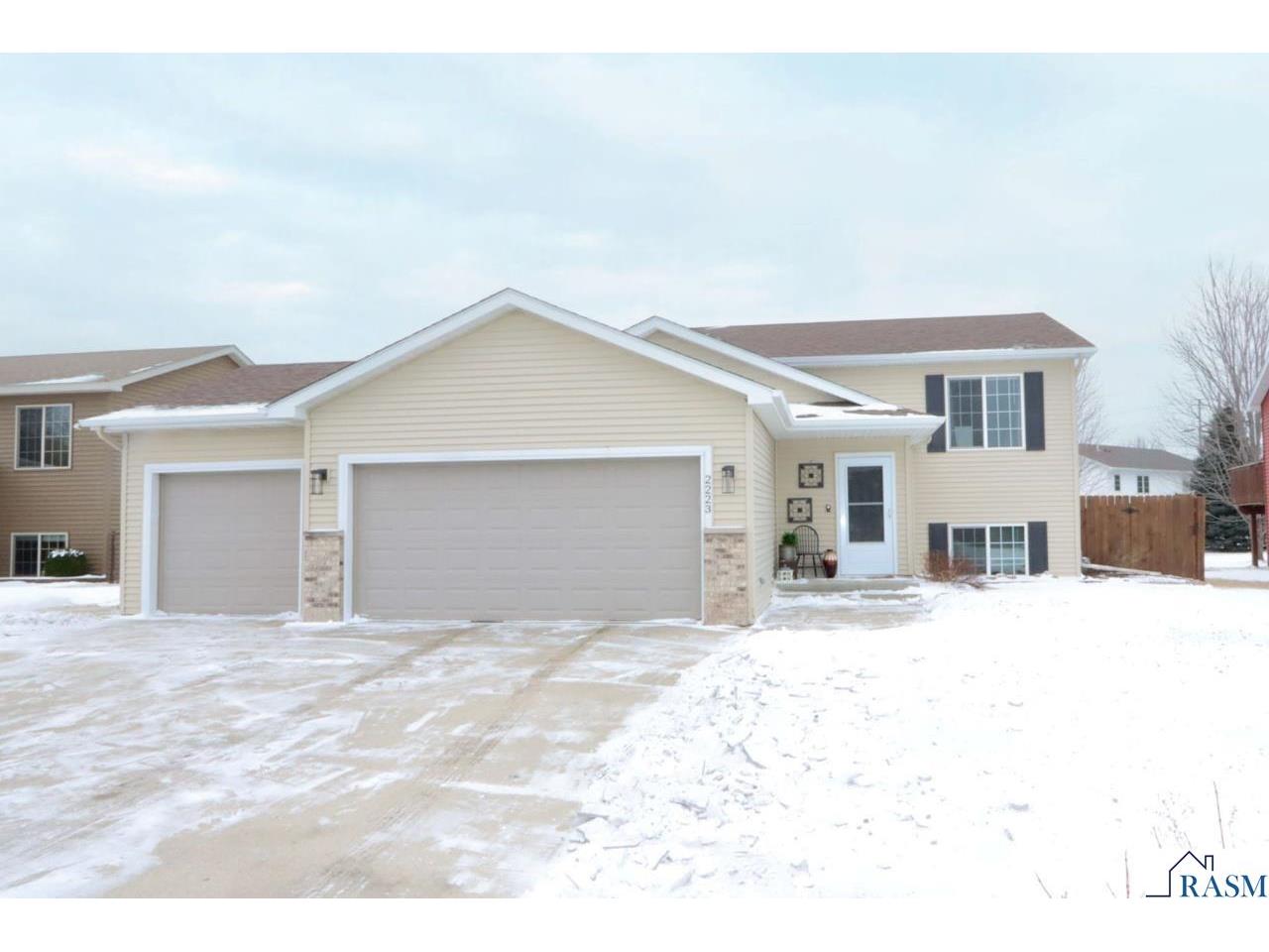2223 Fairbanks Drive North Mankato MN 56003 7039417 image1