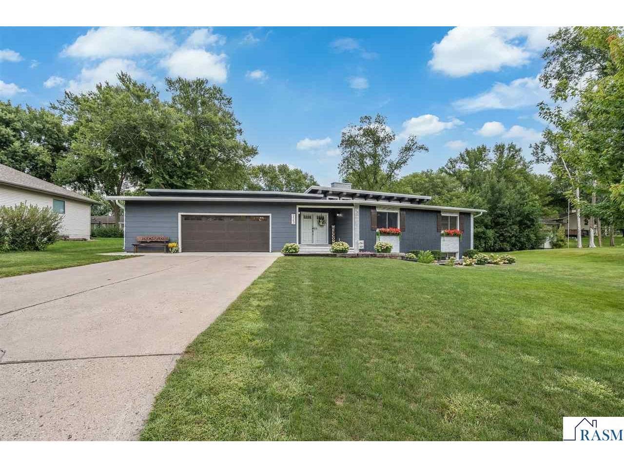 223 Oak Knoll Court Blue Earth MN 56013 7038443 image1