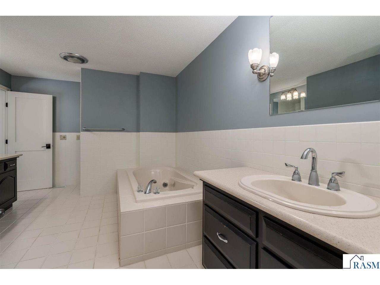 2230-2228/ W Dream Drive North Mankato MN 56003 267040734 image32