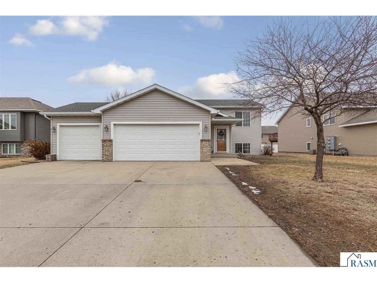 2240 Fairbanks Drive North Mankato MN 56003 7039559 image1