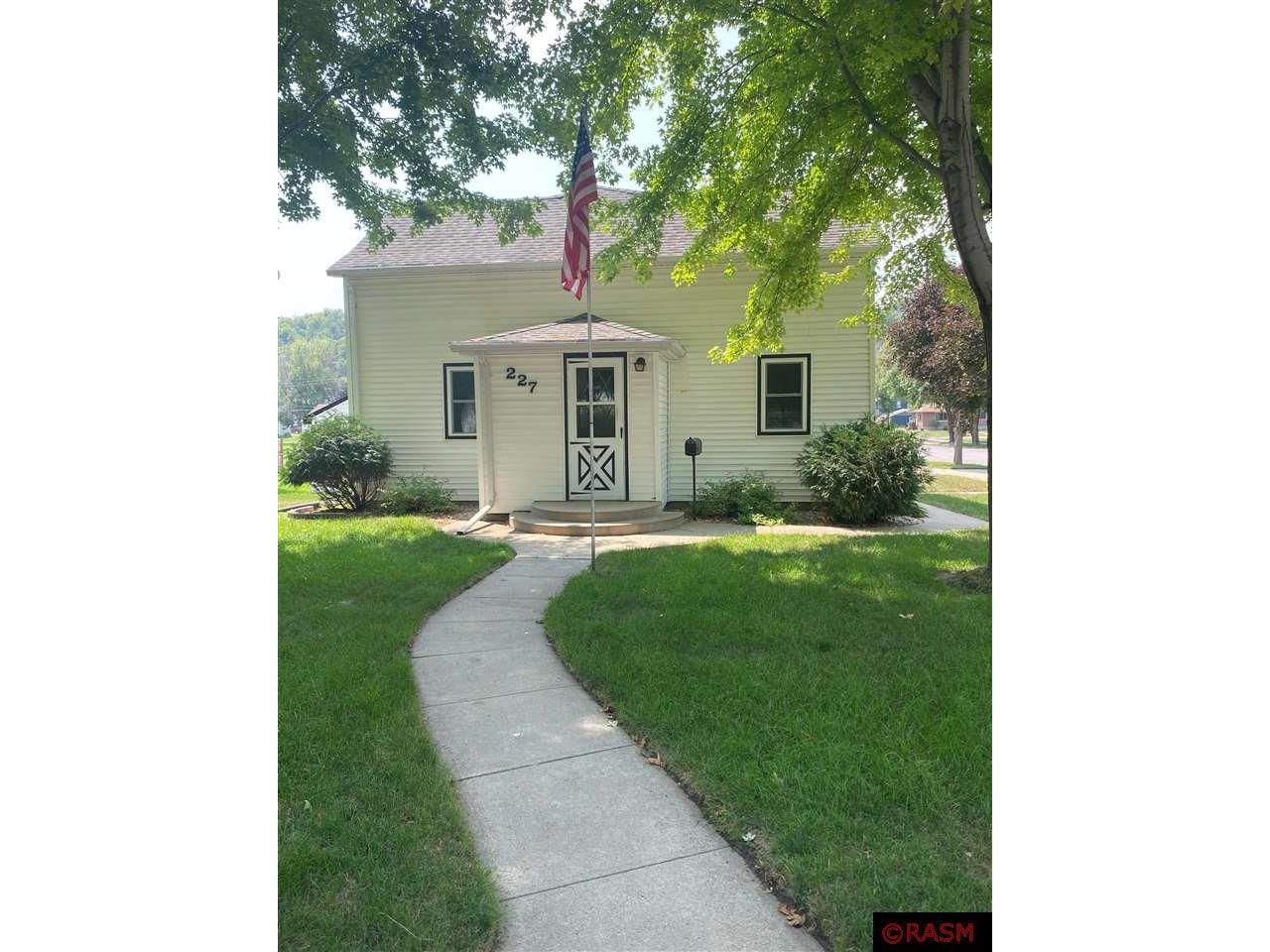 227 N Garden New Ulm MN 56073 7033027 image1