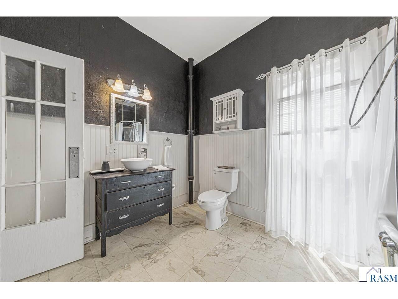 228 W 4th Street Blue Earth MN 56013 7040322 image24
