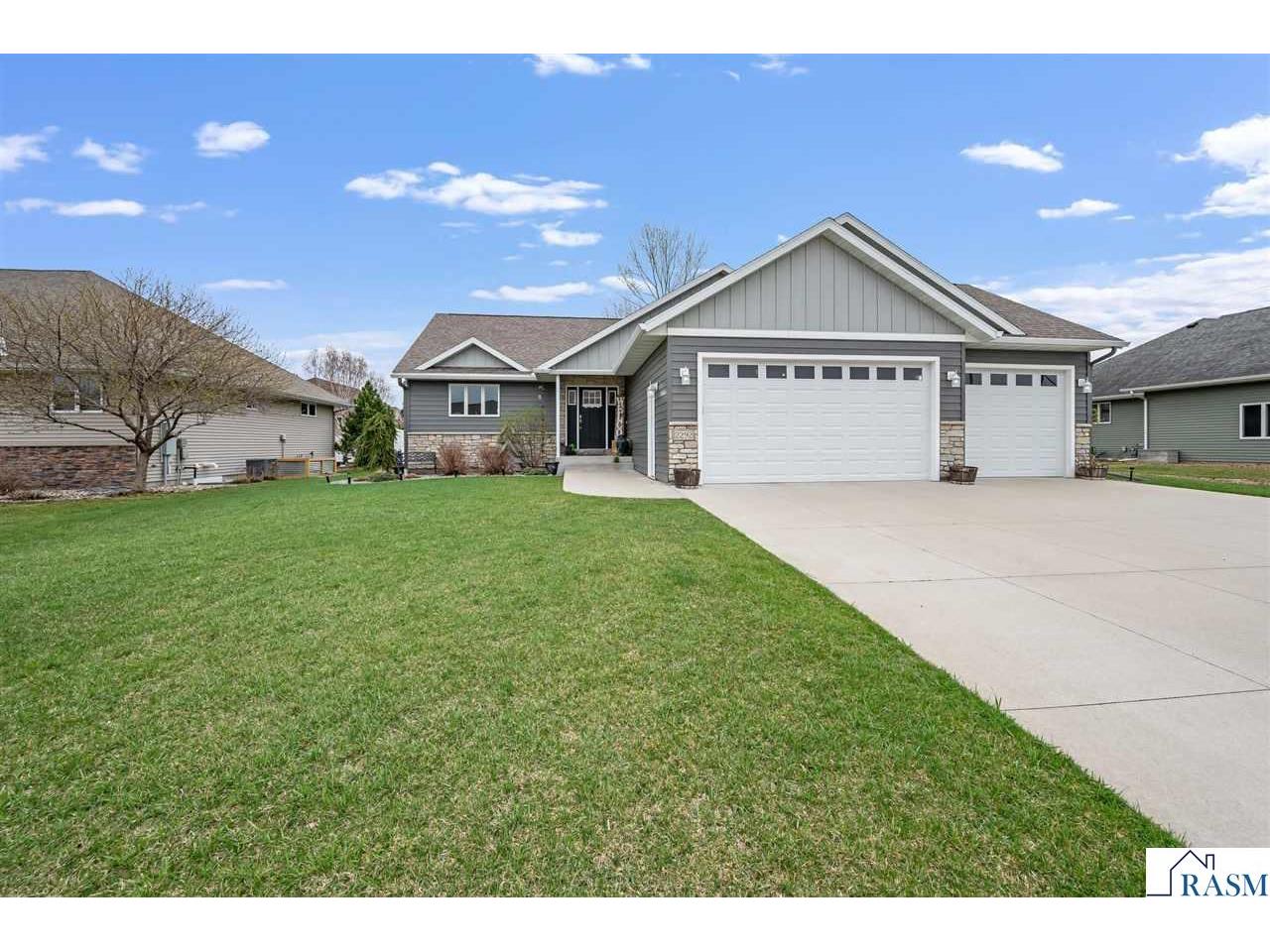 2292 Deerwood Drive North Mankato MN 56003 7039960 image1